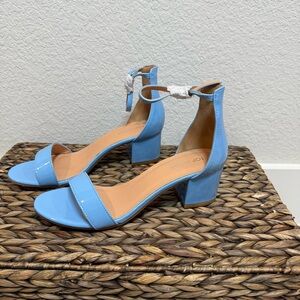 NWOT TOP Moda Light Blue Ankle Strap Heels